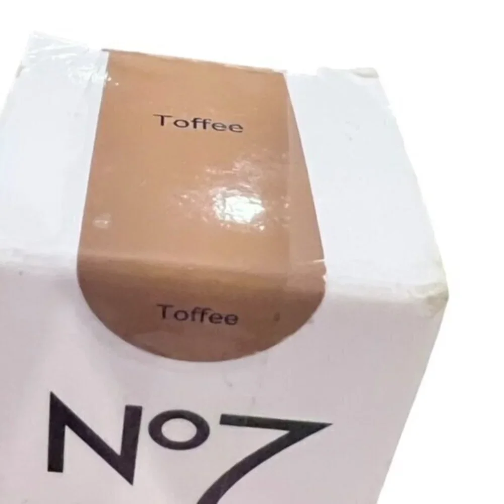 No7 Lift & Luminate Triple Action Serum‎ Foundation SPF 15 Sunscreen Toffee